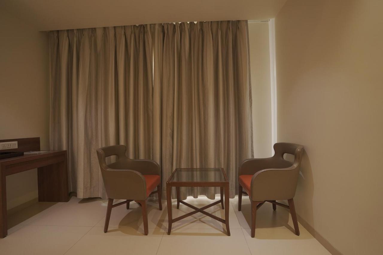 Hotel Mathoshree 塞恩 外观 照片