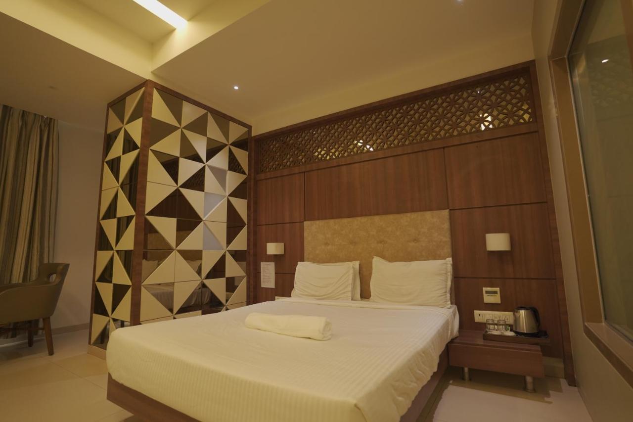 Hotel Mathoshree 塞恩 外观 照片