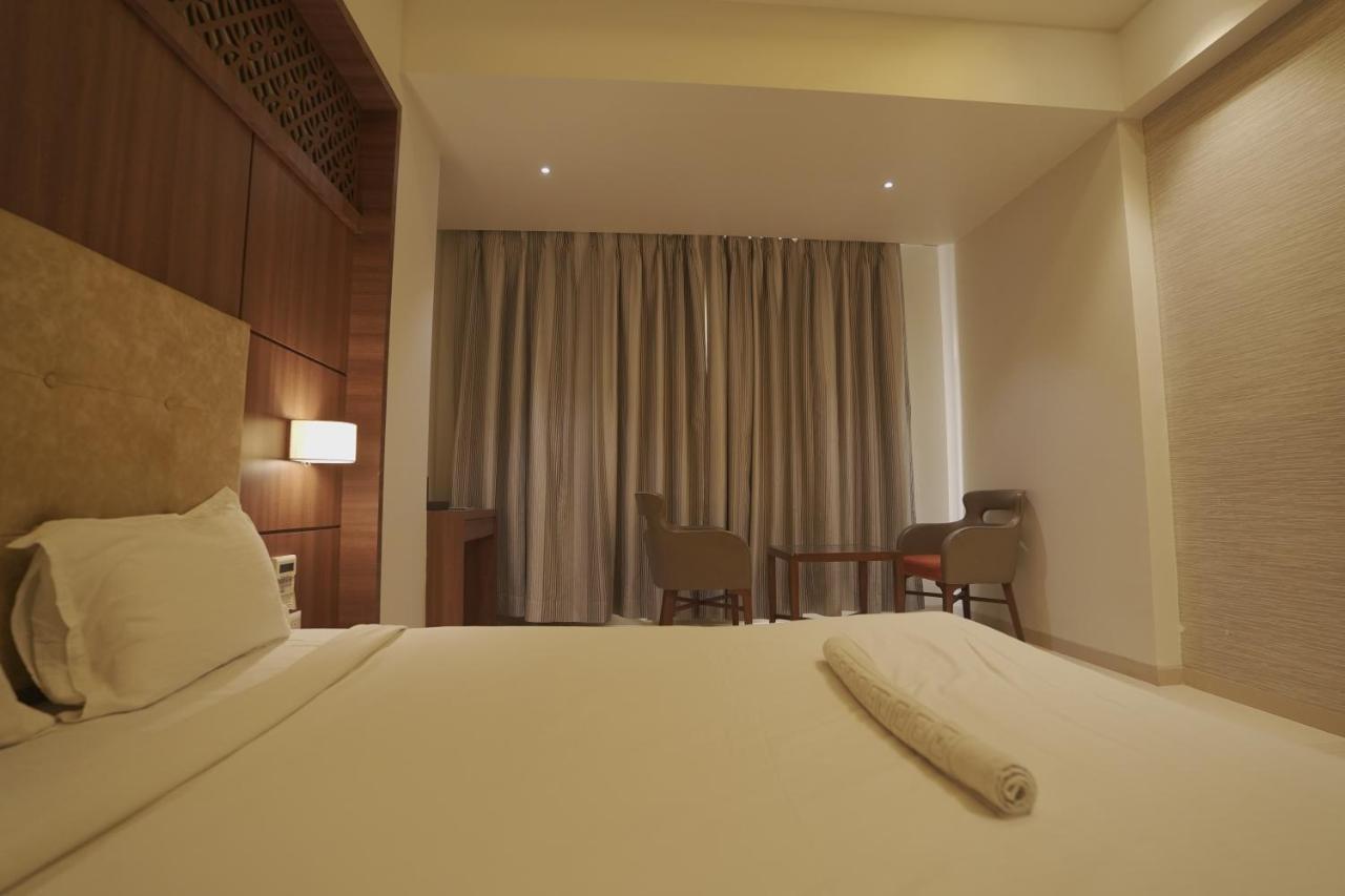 Hotel Mathoshree 塞恩 外观 照片