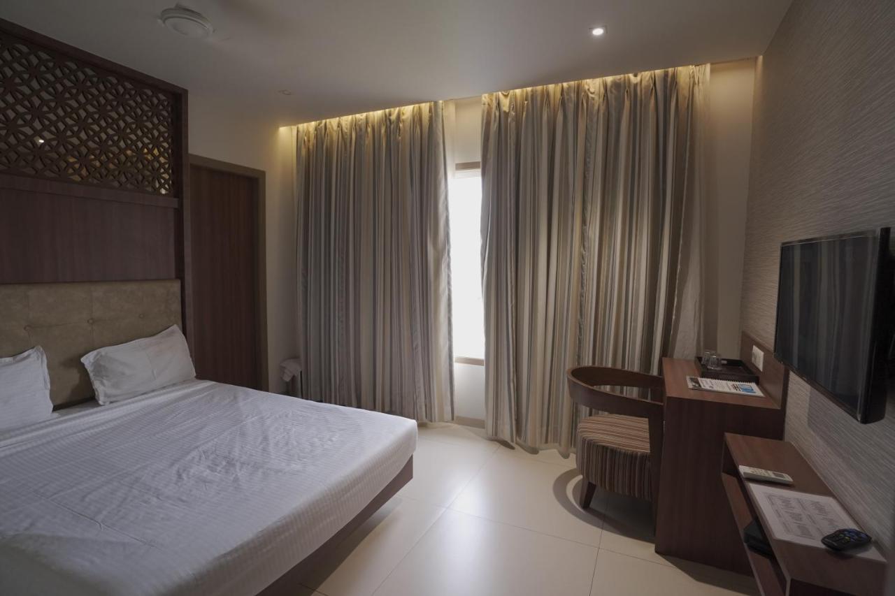 Hotel Mathoshree 塞恩 外观 照片
