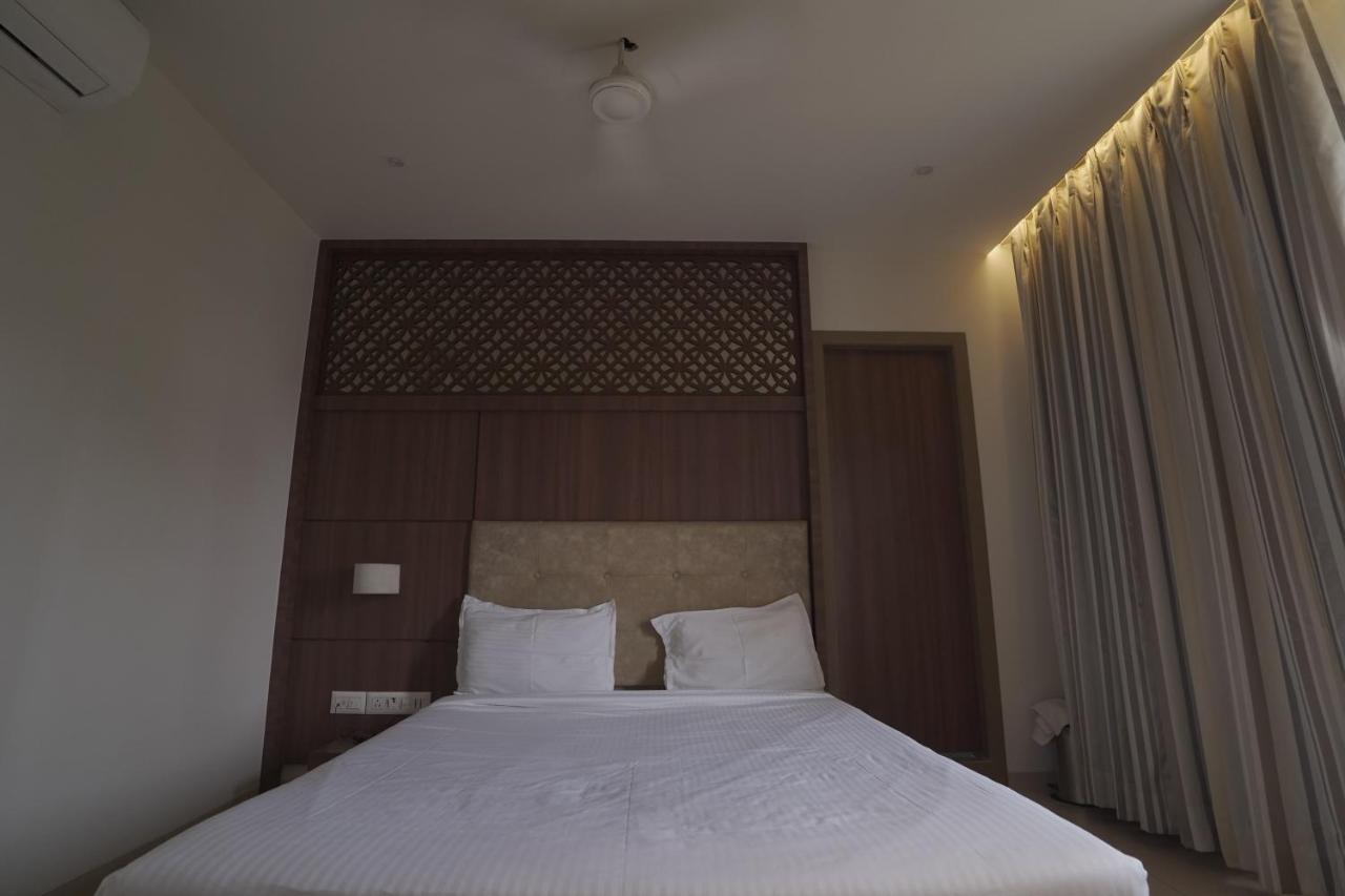 Hotel Mathoshree 塞恩 外观 照片