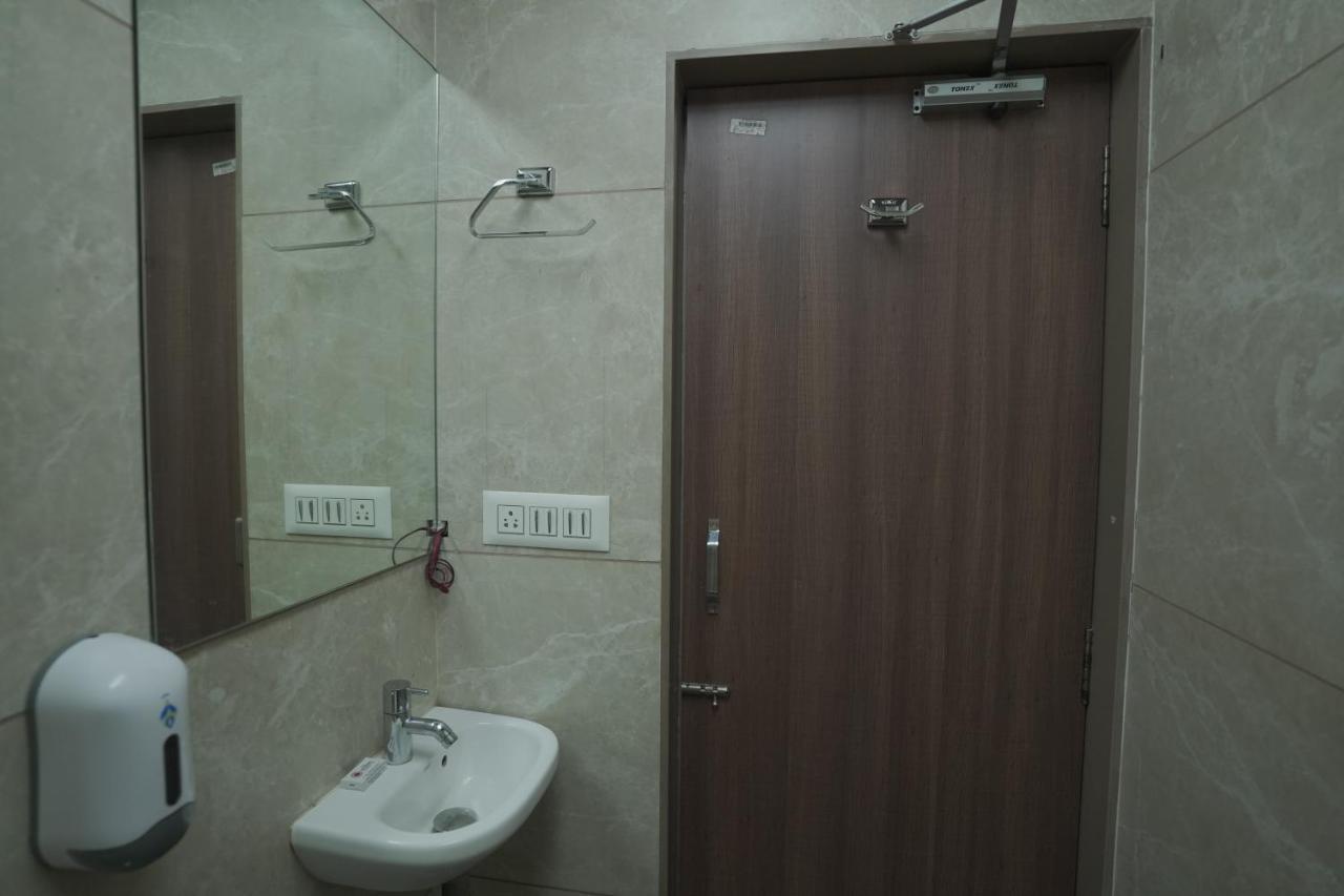 Hotel Mathoshree 塞恩 外观 照片